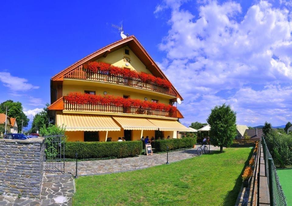 Penzion Una Liptovsky Mikulas Exterior photo